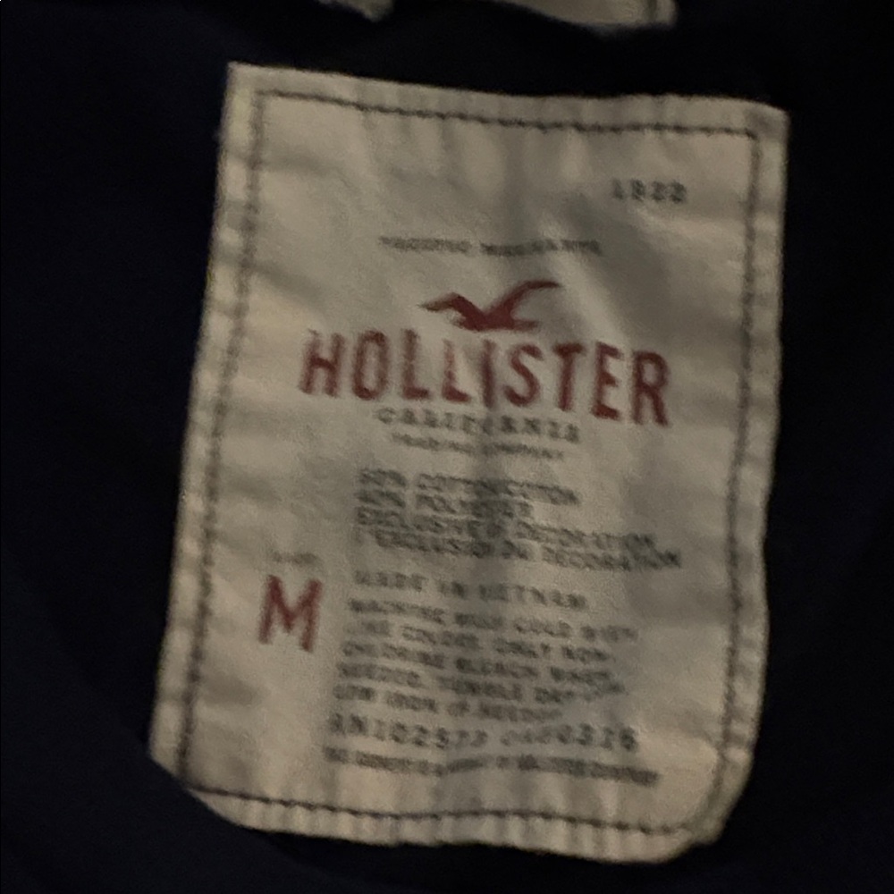 Hollister Navy Tee with White Emblem size medium. Youth teen - Picture 4 of 4